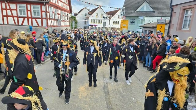 Fasnetsumzug Neuhausen · Hau Hu — Ausflugsziel Nordschwarzwald